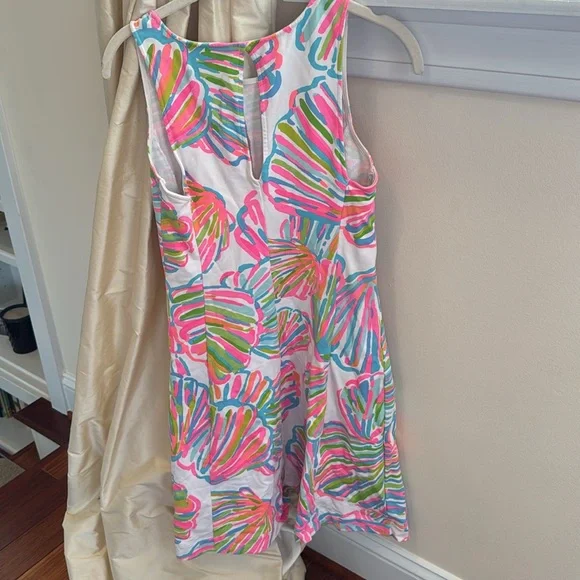 Lilly Pulitzer XS EUC seashell dress. Cotton knit Aline mini. Keyhole back. - Picture 7 of 7